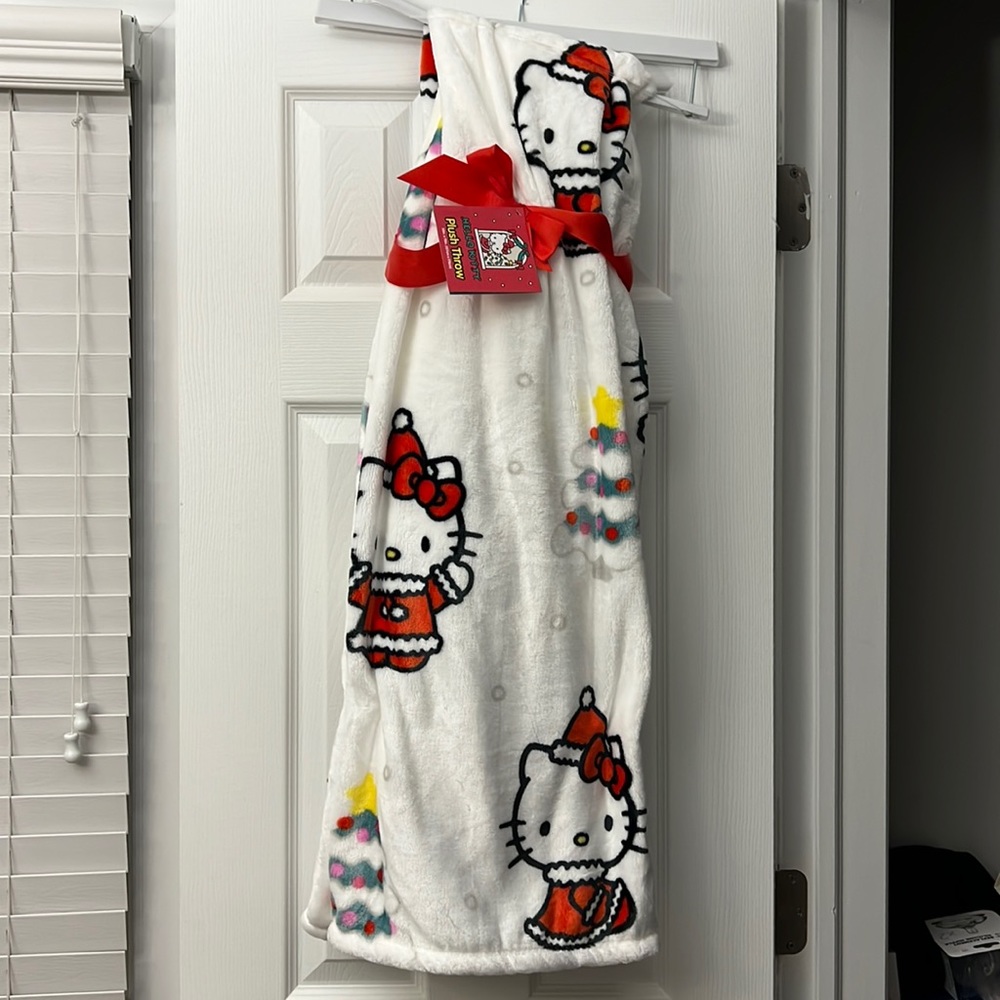 Plush Hello Kitty Blanket